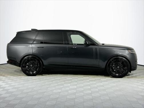 2025 Land Rover Range Rover P400 SE 7 Seat
