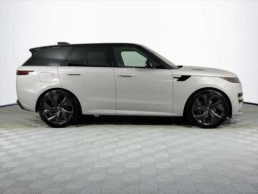 2025 Land Rover Range Rover Sport SE