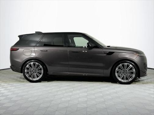 2025 Land Rover Range Rover Sport SE