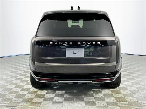 2025 Land Rover Range Rover P530 SE 7 Seat