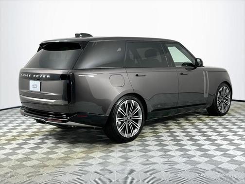 2025 Land Rover Range Rover P530 SE 7 Seat