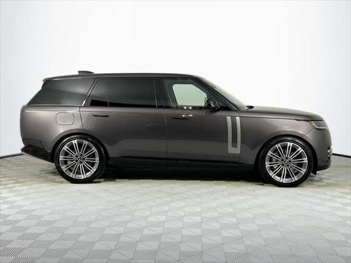 2025 Land Rover Range Rover P530 SE 7 Seat