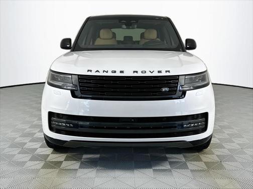 2025 Land Rover Range Rover P530 SE