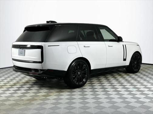 2025 Land Rover Range Rover P530 SE