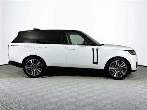 2025 Land Rover Range Rover P550e SE