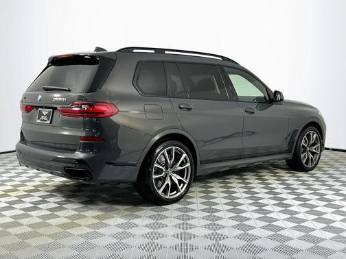 2022 BMW X7 M50i
