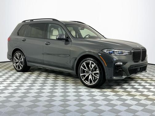 2022 BMW X7 M50i