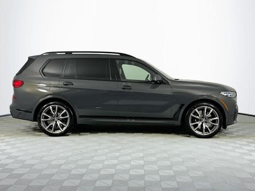 2022 BMW X7 M50i