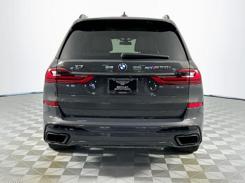 2022 BMW X7 M50i