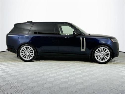 2025 Land Rover Range Rover P530 SE 7 Seat
