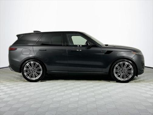 2025 Land Rover Range Rover Sport SE