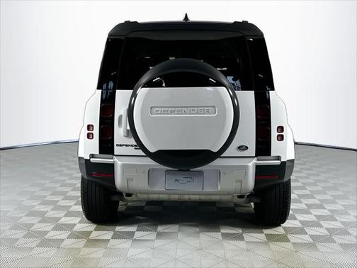 2023 Land Rover Defender 110 SE