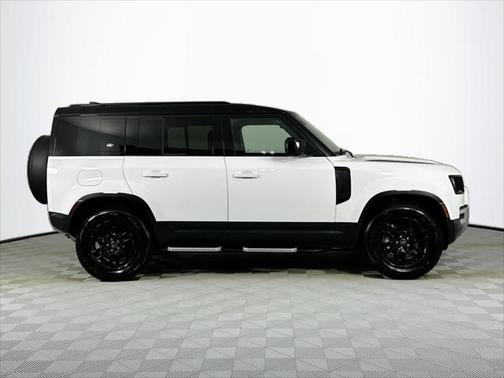 2023 Land Rover Defender 110 SE