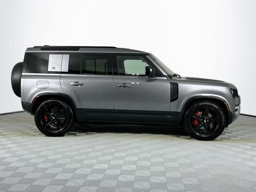 2021 Land Rover Defender 110 SE