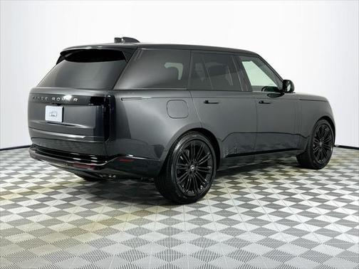 2025 Land Rover Range Rover P530 SE