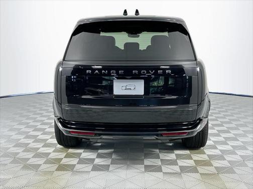 2025 Land Rover Range Rover P400 SE