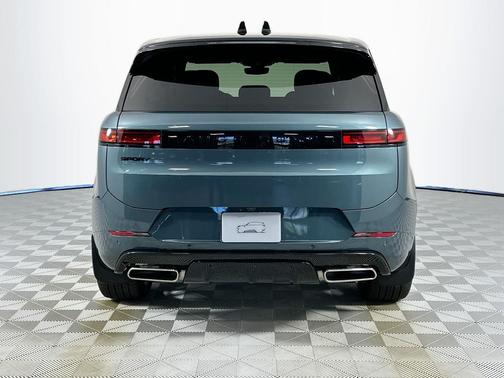 2026 Land Rover Range Rover Sport SE