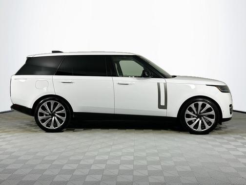 Fuji White 2026 Land Rover Range Rover P400 SE 7 Seat