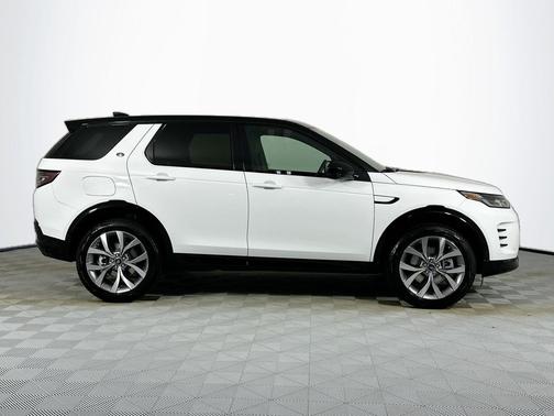 Fuji White 2026 Land Rover Discovery Sport Landmark