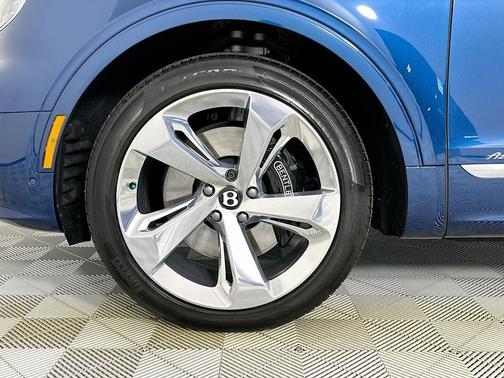 2023 Bentley Bentayga Hybrid 