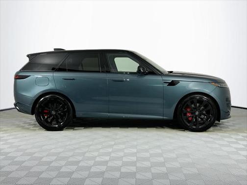 2025 Land Rover Range Rover Sport SE