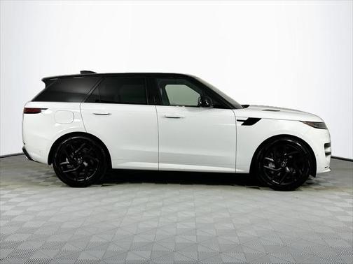 2025 Land Rover Range Rover Sport SE
