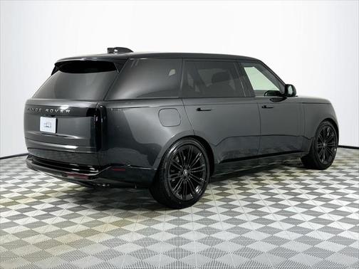 2025 Land Rover Range Rover P530 SE 7 Seat