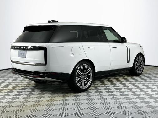 2025 Land Rover Range Rover P530 SE