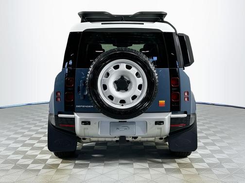 2025 Land Rover Defender 110 P300