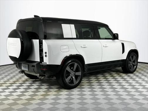 2025 Land Rover Defender 110 V8