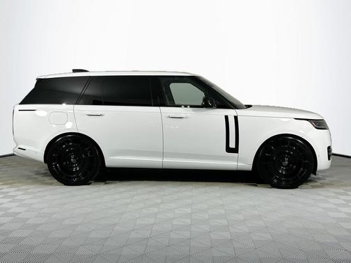 2025 Land Rover Range Rover SE