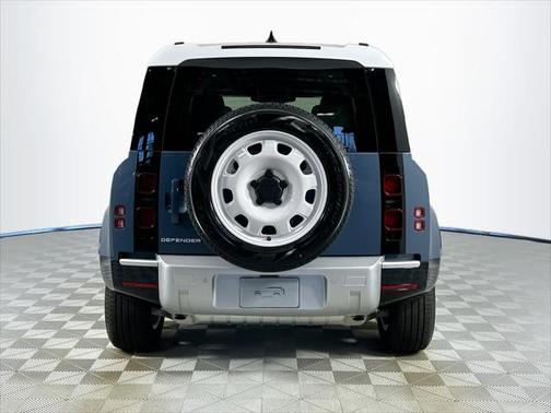 2025 Land Rover Defender 110 P400 S