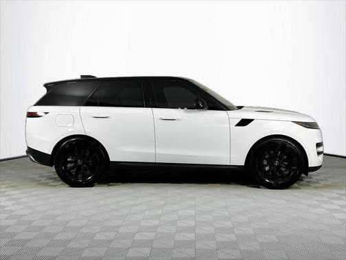 2025 Land Rover Range Rover Sport SE