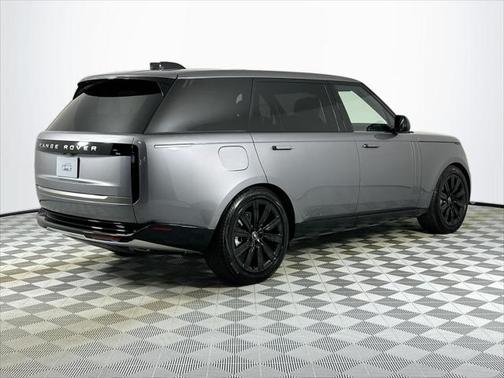 2025 Land Rover Range Rover P400 SE 7 Seat