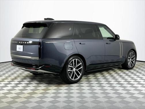 2025 Land Rover Range Rover P400 SE 7 Seat