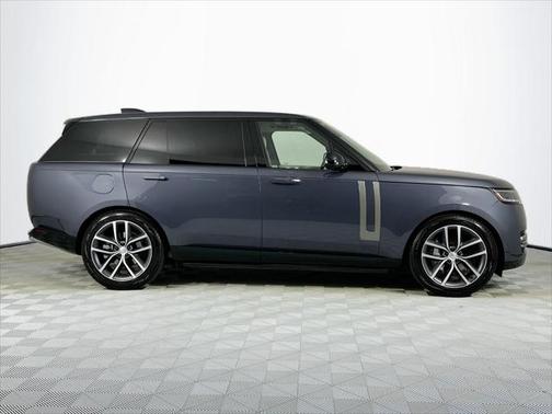 2025 Land Rover Range Rover P400 SE 7 Seat