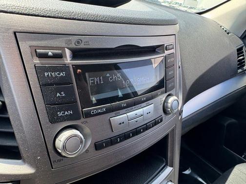 Ice Silver Metallic 2013 Subaru Outback 2.5i
