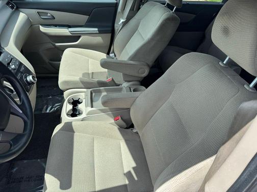 Tan 2013 Honda Odyssey EX
