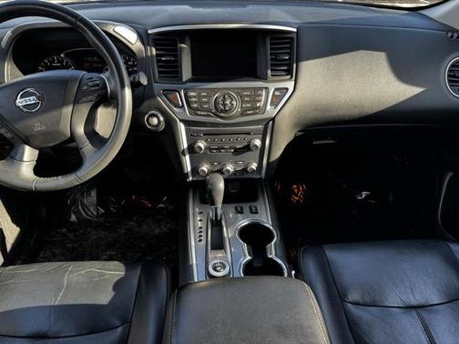 2018 Nissan Pathfinder SL