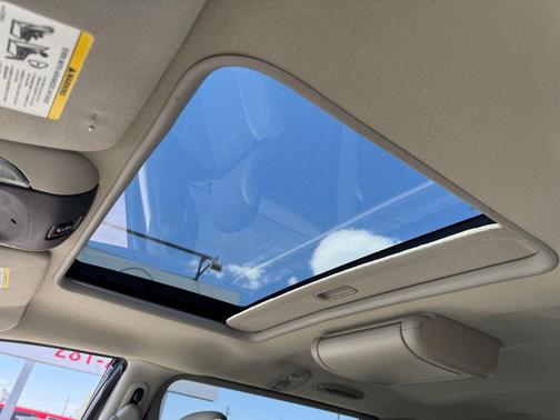White 2007 Chrysler Town & Country Touring