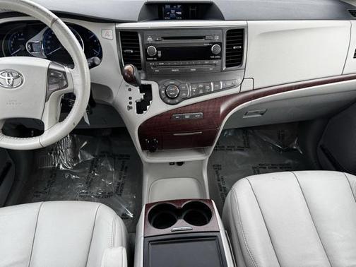 2013 Toyota Sienna XLE