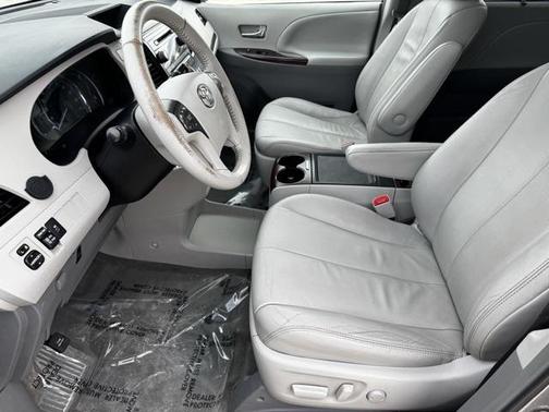 2013 Toyota Sienna XLE