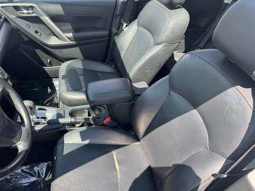 Ice Silver Metallic 2014 Subaru Forester 2.5i Limited