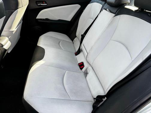 2016 Toyota Prius Four