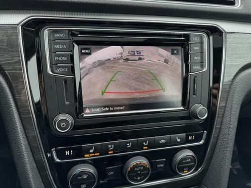 2017 Volkswagen Passat 1.8T SE w/Technology