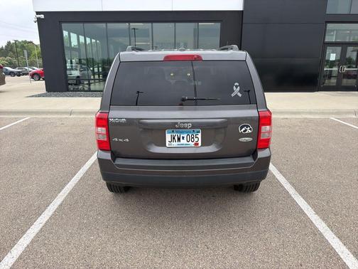 Granite Crystal Metallic Clearcoat 2015 Jeep Patriot High Altitude Edition
