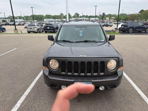Granite Crystal Metallic Clearcoat 2015 Jeep Patriot High Altitude Edition