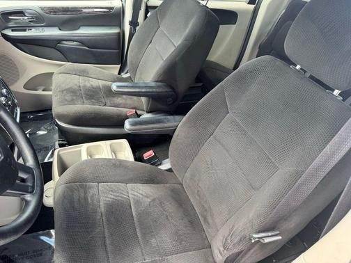 Billet Silver Metallic 2013 Dodge Grand Caravan SE