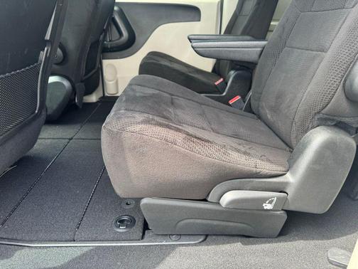 Billet Silver Metallic 2013 Dodge Grand Caravan SE