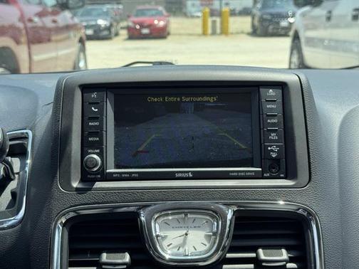 2011 Chrysler Town & Country Touring